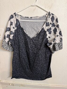 MISSLOOK Black & White Mixed Leopard V-Neck Short Sleeve Top